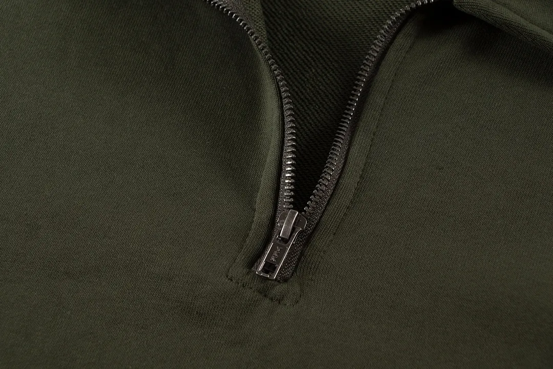P220 Color: Gray Green/Khaki/Original White Size: S M L This year’s ultra-popular half-zipper design gives the upper body an old-money and lazy look. When the zipper is opened, it can be used as a large lapel, making it more fashionable! Comes with a comfortable and comfortable label, one-click dressing without any brain-braining